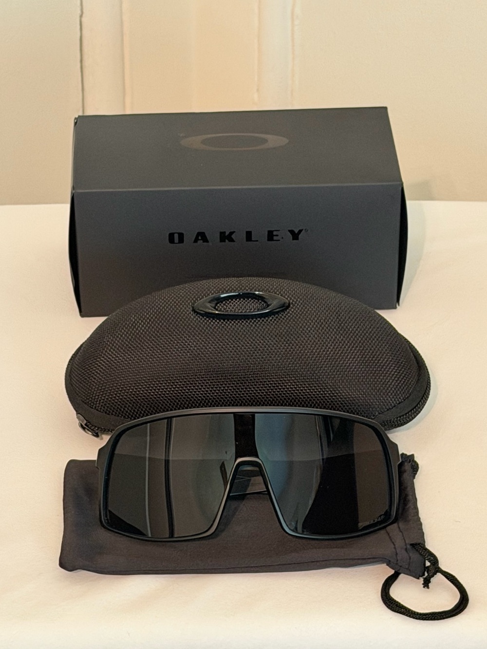 NEW Oakley Sutro Sunglasses | NWOT | Matte Black | Prizm Lenses | Complete Set